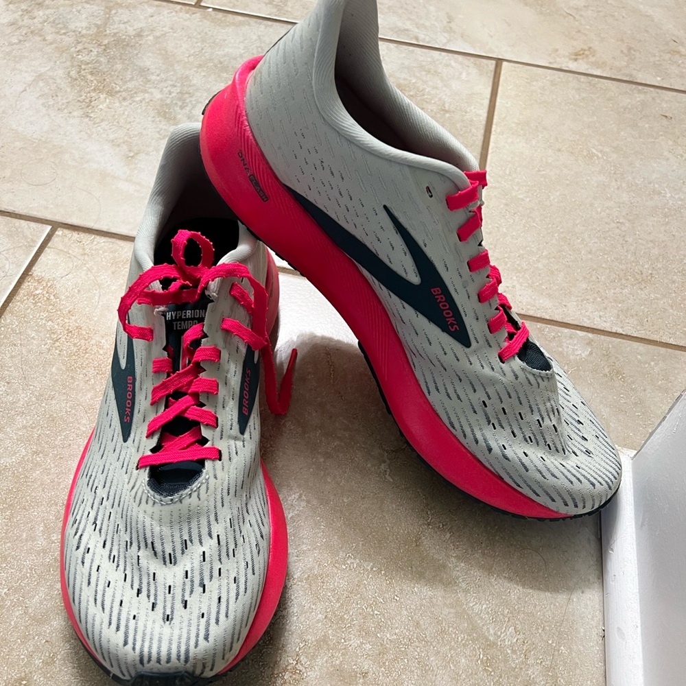 Brooks Hyperion Tempo. Like New! S:12